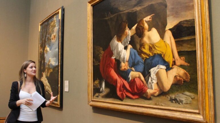 USC undergraduate student compares two works by 17th-century Italian painter Orazio Gentileschi. (Photo/Michelle Boston)