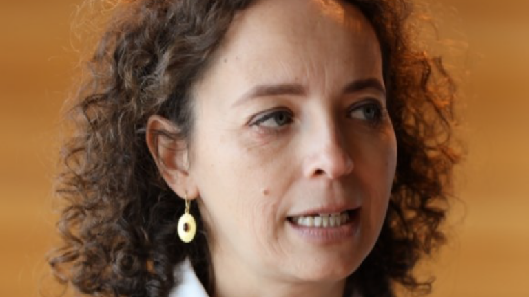 Cropped headshot of Anne-Berenike Rothstein.