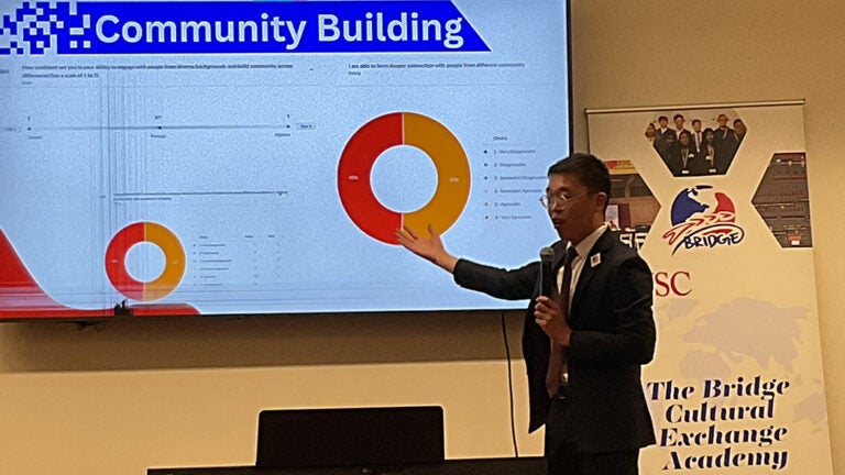 Junlong Wang hosts closing celebration