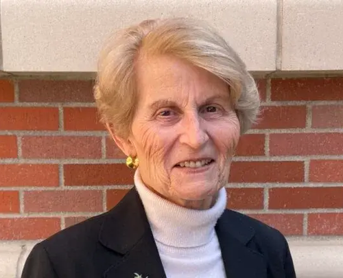 Alice Holzman headshot