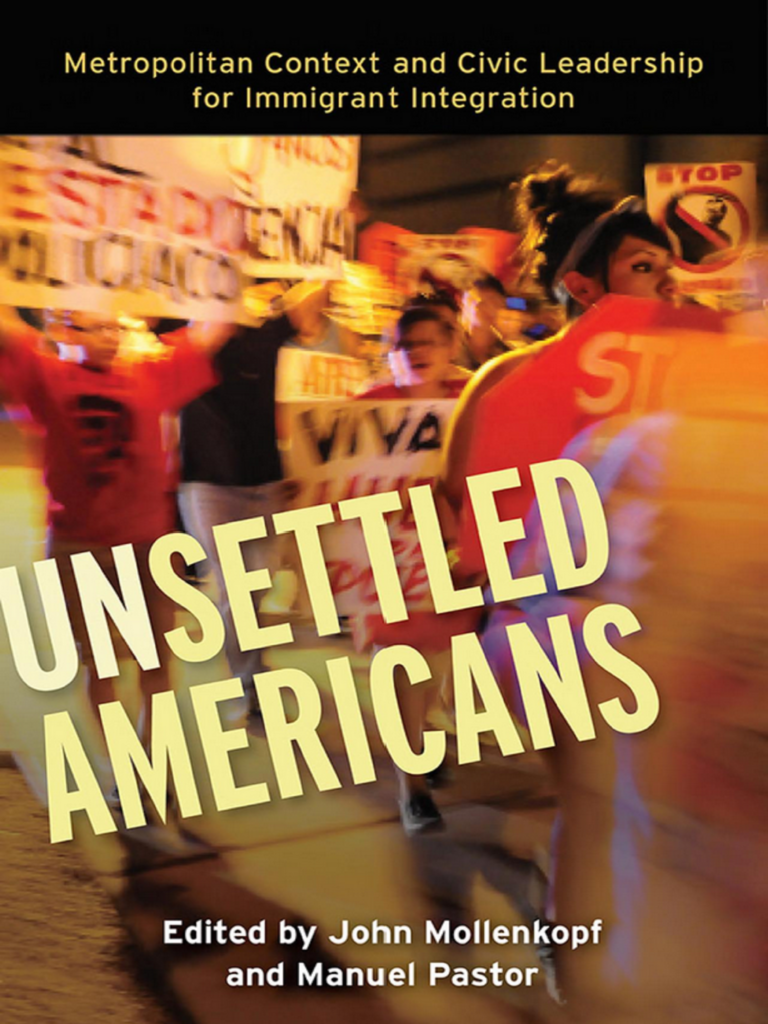 Book cover featuring protestors holding signs in Spanish in photo with a blurred effect