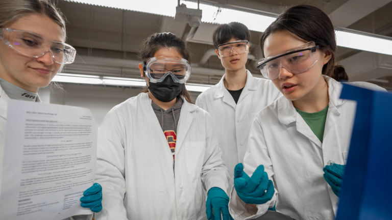 Image of student researchers in lab