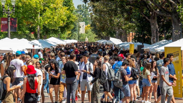 Image of a large body of students on Trousdale Parkway for a campus fair