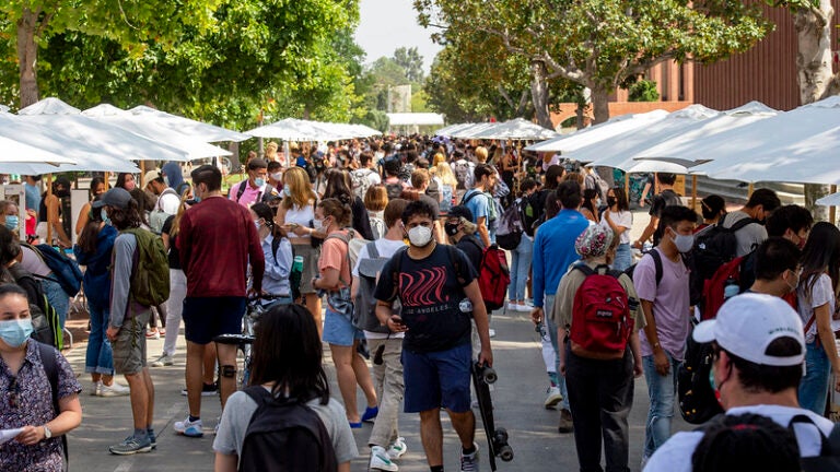 Image of a large body of students on Trousdale Parkway during a student involvement fair