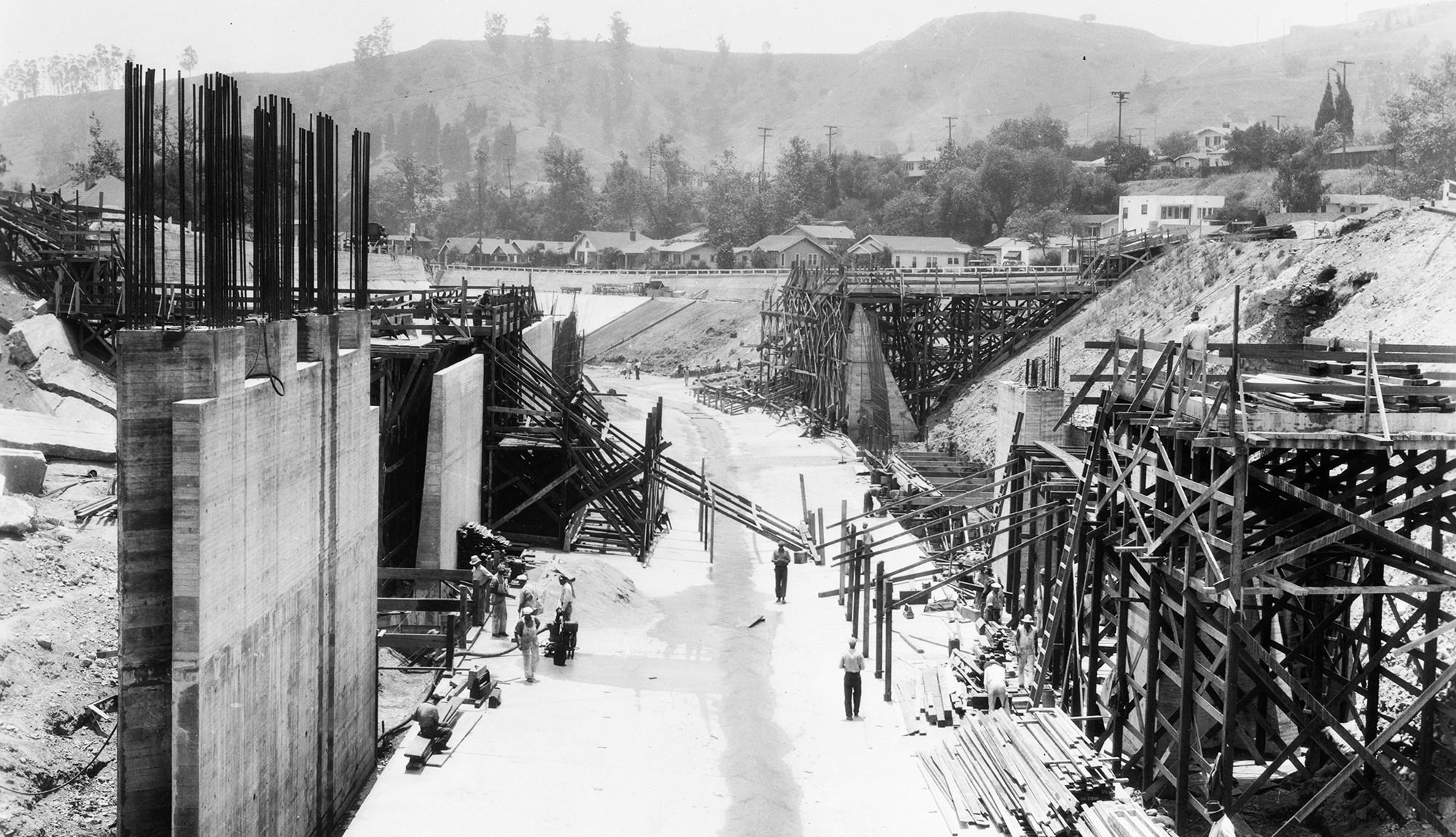 Construction of a bridge across the Arroyo Seco at Ave. 43 in Los Angeles, ca. 1938.