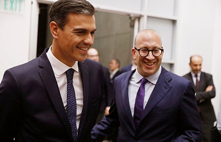 Photo of Spanish prime minister Sanchez and Jacob Soll