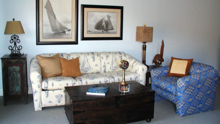 a WMSC apartment living room with couches, a coffee table, and lamps